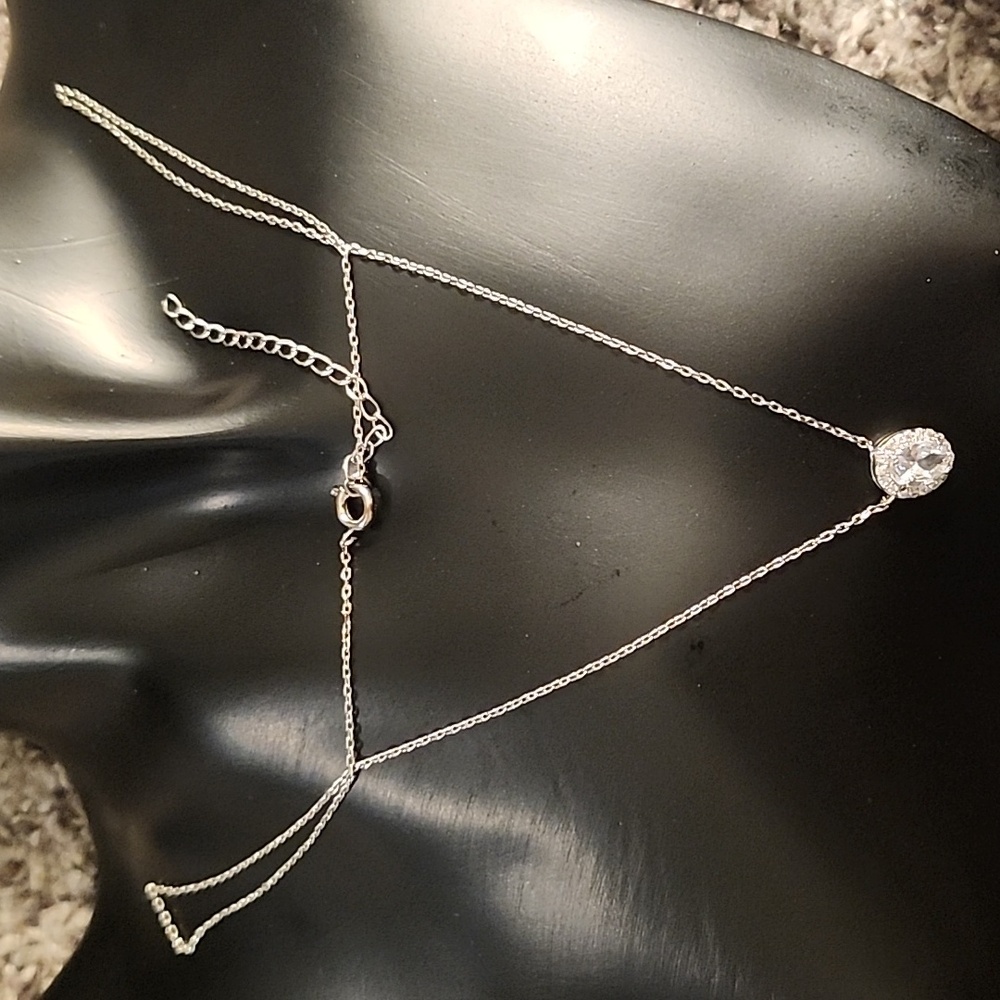 Charmed Aroma Necklace - Picture 3 of 4